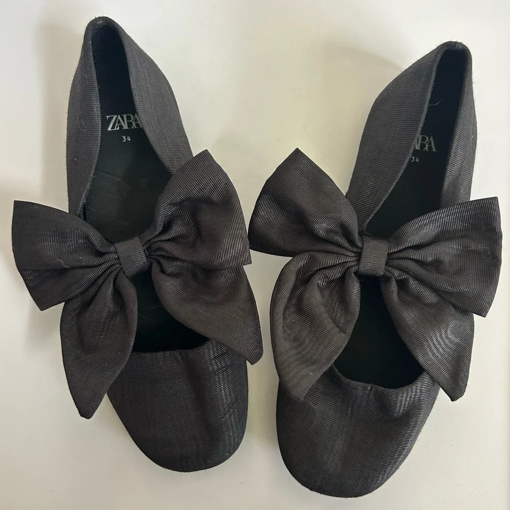 EUC Girls Zara Slip Ons